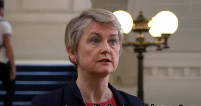 Външният министър на Великобритания днес предупреди Русия че нейните набези