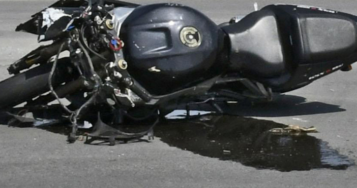 Моторист е със счупена ръка в областната болница във Велико