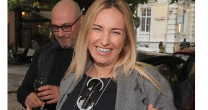 На 24 септември рожден ден празнува чаровната певица и водеща Алекс Раева Родена на 24 септември 1980 г