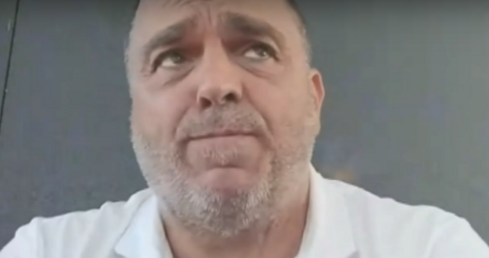 Според баща му той е инвалид тъй като една от