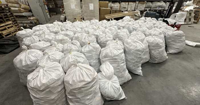 Близо 2 200 000 къса контрабандни цигари откриха митническите служители