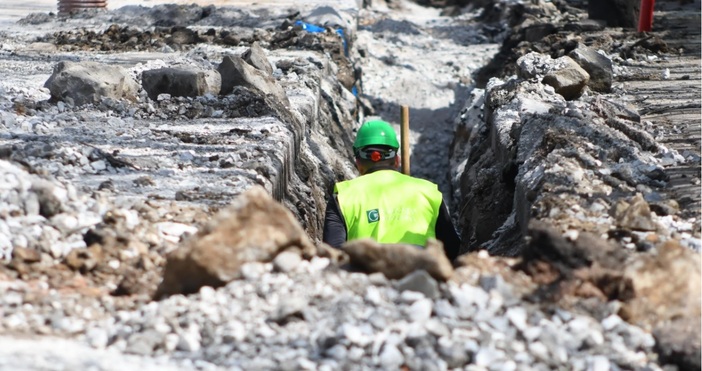 Поради изграждане на нови водопроводни връзки финансирани по европроект няколко