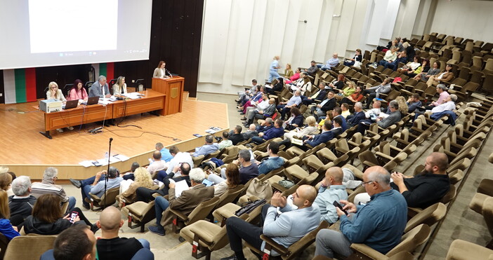 Местният парламент във Варна прие годишните финансови отчети на общинските