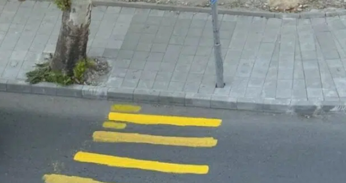 Криво изрисувана пешеходна пътека в район Южен предизвика дискусии в