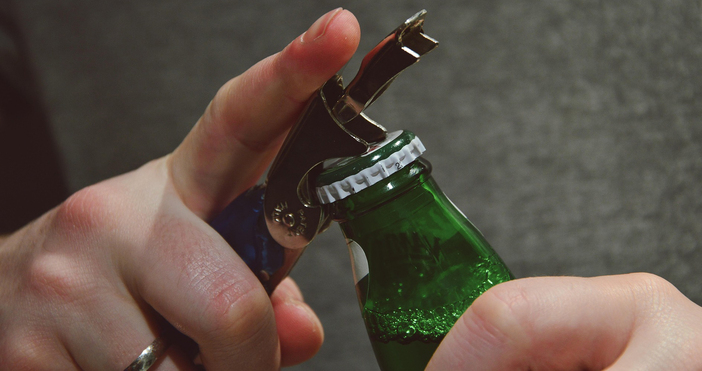 Забраната за пиене на бира на открито остава Това решиха