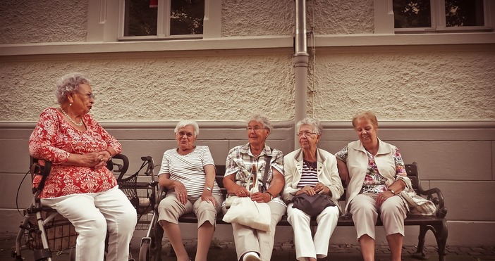 Хората с българска пенсия които живеят в чужбина ще подават