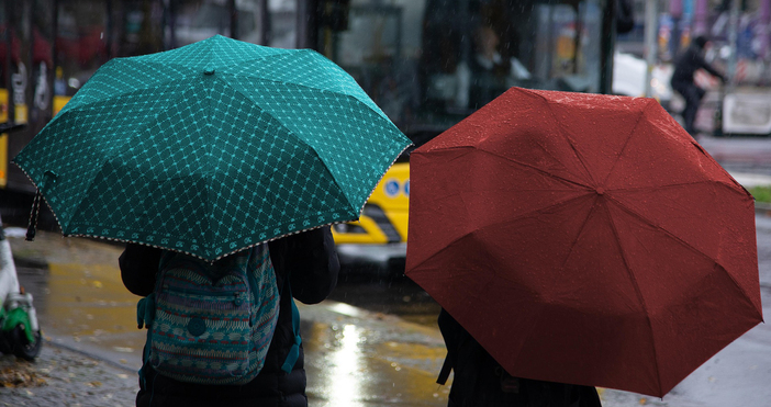 През нощта облачността ще е по често значителна Превалявания от дъжд