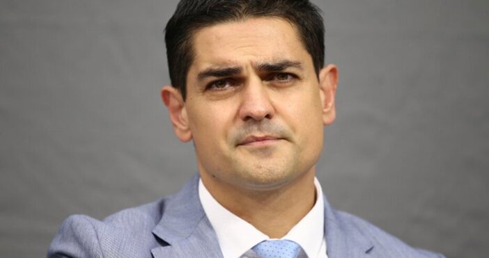 Споделям че в държавата всичко е на ръба и споделям