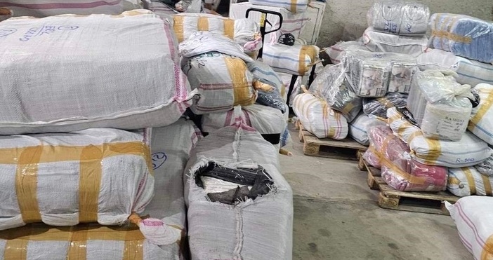 Над 66 000 маркови стоки задържаха митническите служители на Лесово