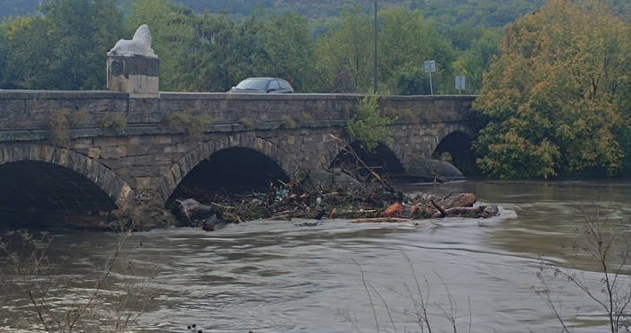 Мостът при село Първомайци от 13 ч. днес - 10