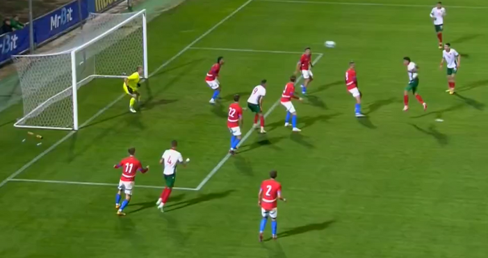 Стопкадър Sportal bgПолузащитникът на Спартак Цветослав Маринов игра през цялото време