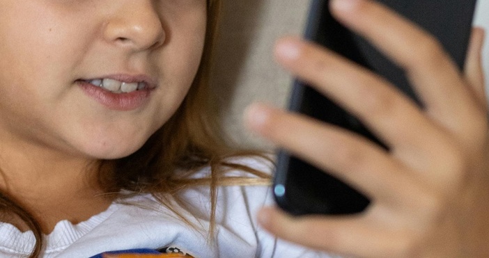 ПекселсЗаставам категорично зад идеята социалните мрежи да бъдат забранени за