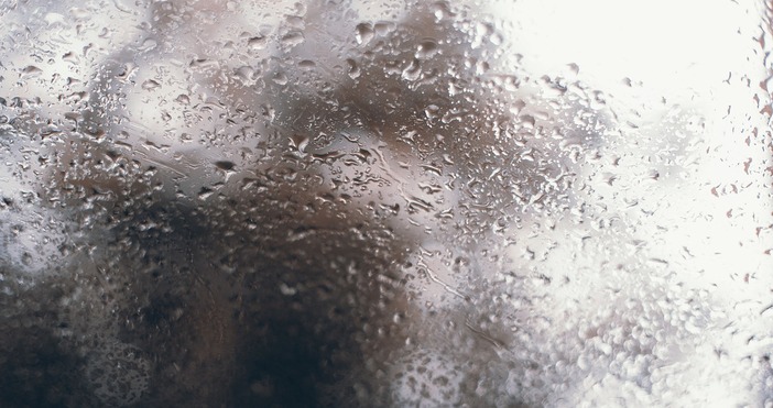 През следващото денонощие над по голямата част от страната облачността ще