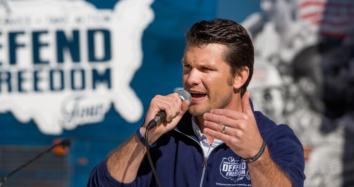 Самолет превозващ американския министър на отбраната Пийт Хегсет направи непланирано