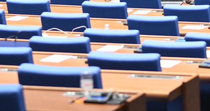 Парламентът няма да заседава днес поради липса на кворум Следващото заседание
