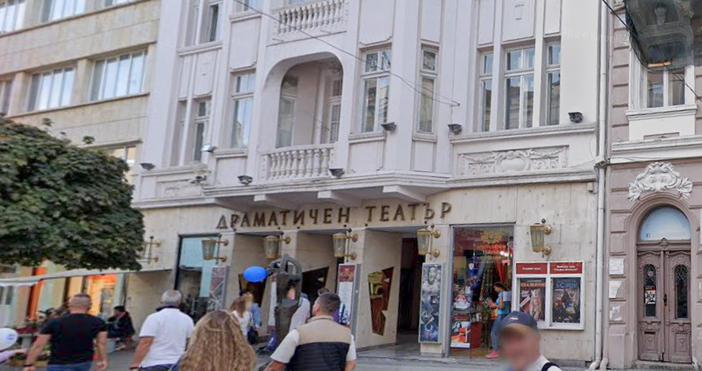 Сценични работници на Драматичния театър в Пловдив са задържани с