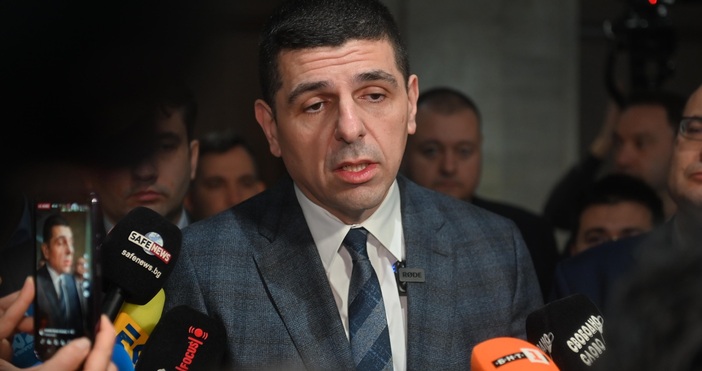 Всички политици да се откажат от служебните си автомобили Нека