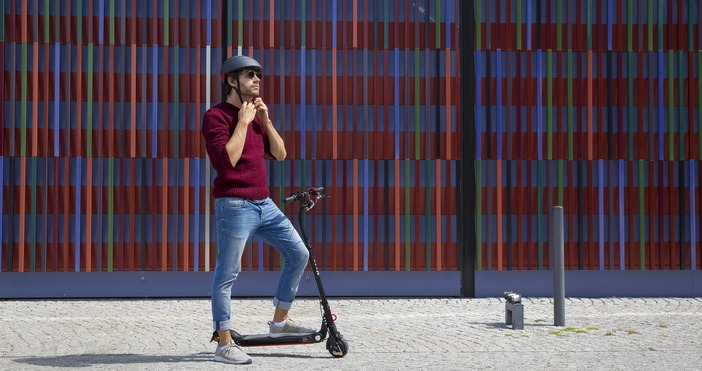 Близо 300 нарушители водачи на електрически тротинетки са установени за