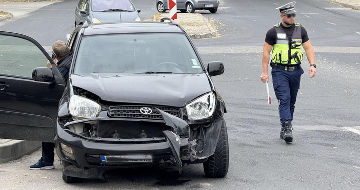 Възрастен водач с джип Тойота не спря на знак STOP