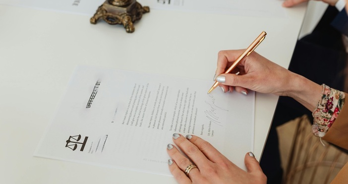 ПекселсНотариалната камара на Република България излезе със становище по повод