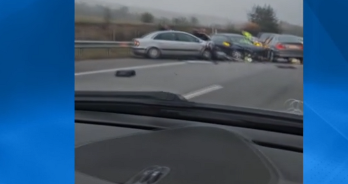 Верижна катастрофа на АМ Тракия край Вакарел – на км