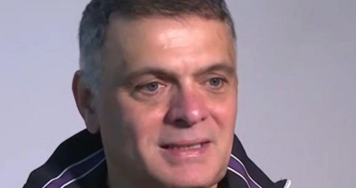 Един от най известните в чужбина български музиканти Васко Василев хваща цигулка