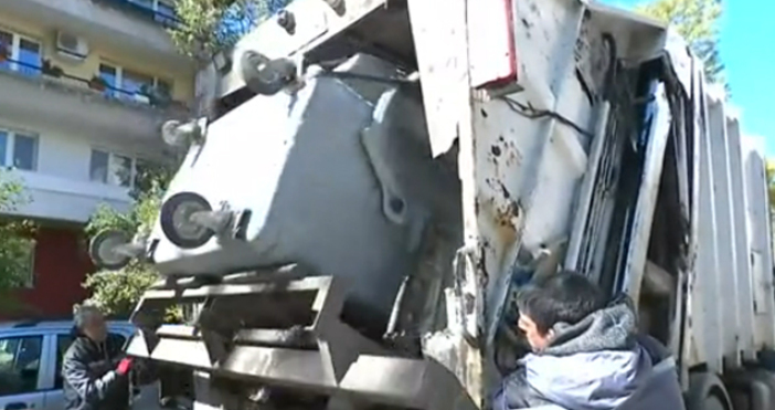 Втори ден от обявеното от Столичната община пробно 100 процентово чистене