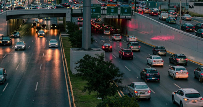 Да бъде увеличен данъкът за старите автомобили в България настояват