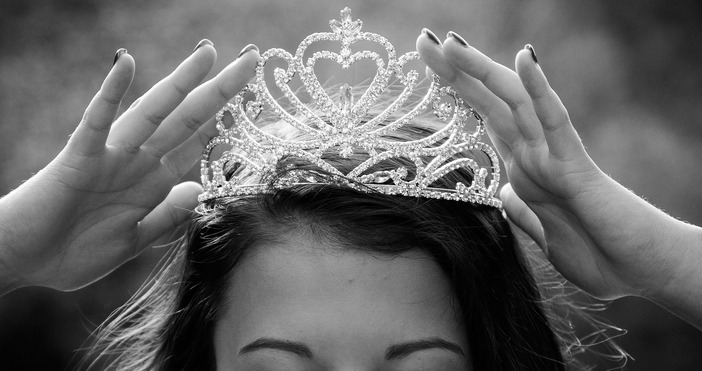 Победителката в една от категориите на конкурса Мис Пазарджик е