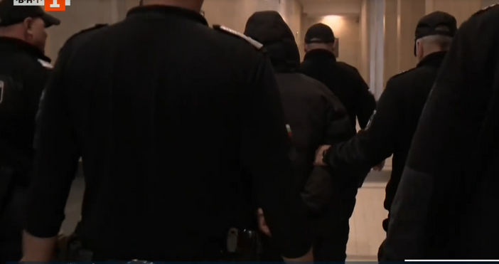 По преценка на лекари 15 годишният обвинен в убийството на свой