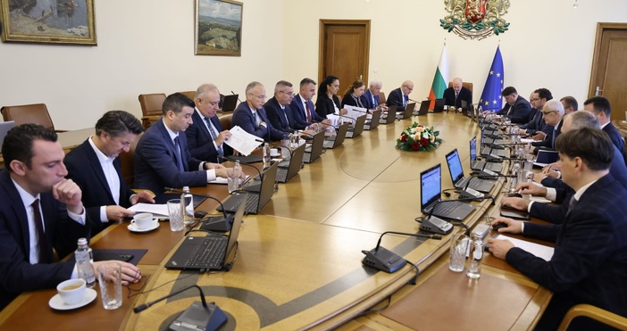 За 35 минути приключи правителственото заседание днес 35 бяха официално