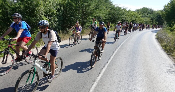 След тригодишно прекъсване емблематичното събитие Обиколка на Варненското езеро отново