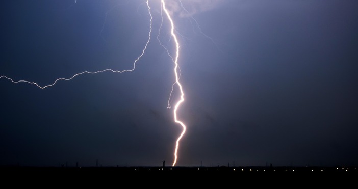 Meteo Balkans алармира за ураганни бури и много дъжд Точно