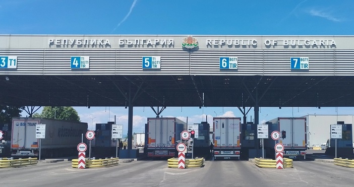 Движението е интензивно на граничните контролно пропускателни пунктове Капитан Андреево и