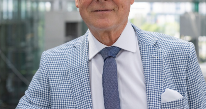 Имах един съученик голям образ Говореше разпалено за голямата си