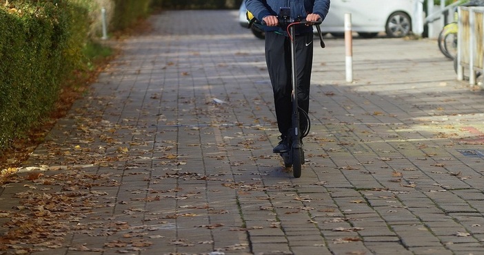 Община Асеновград забрани официално тротинетките в пешеходната зона Мярката е