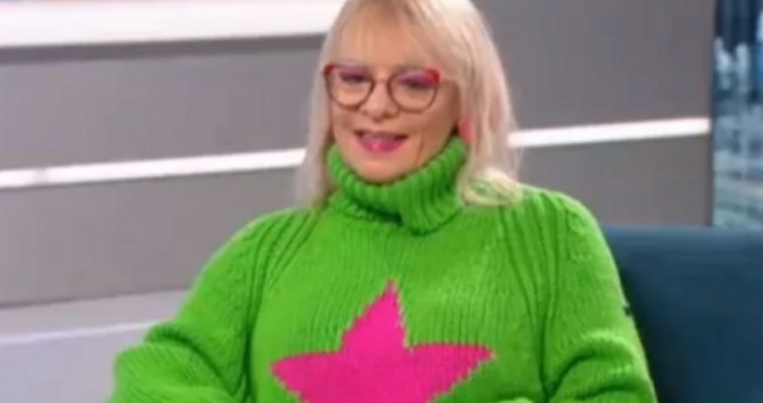 Родена е на 25 октомври 1966 г  в семейството на писателя Кръстьо