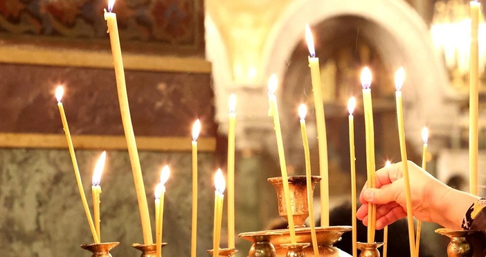 По решение на Светия синод в цялата страна днес –