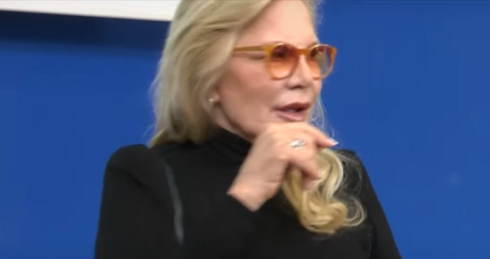 Грандамата на френската музика Силви Вартан пристигна в София като специален гост