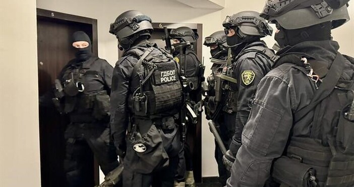 Служители на ГД Борба с организираната престъпност и ГД Гранична