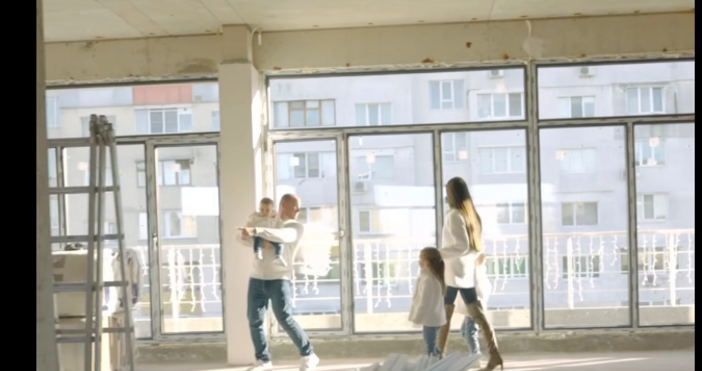 Даниел Бачорски показа бъдещия си дом заедно със съпругата си