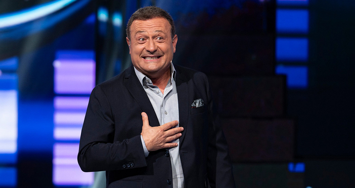 Мая Иванова Кадър Нова ТВДимитровден е Пожелаваме здраве и усмивки