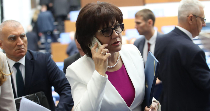 Депутатът от ГЕРБ-СДС Цвета Караянчева е избрана за заместник-председател на