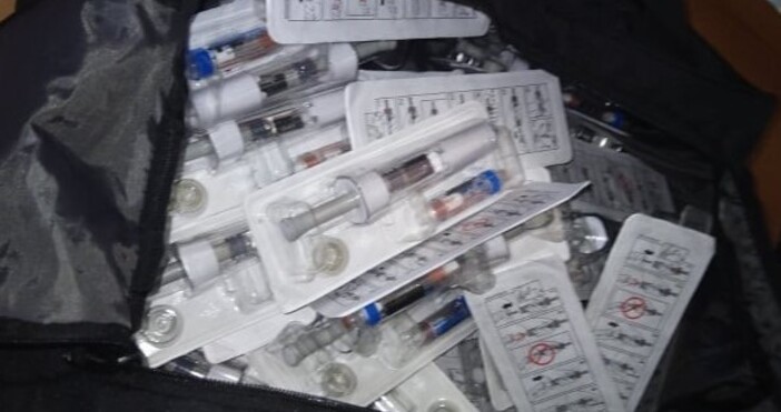 Служителите от Митническото бюро на Българския разменно сортировъчен център БРСЦ в