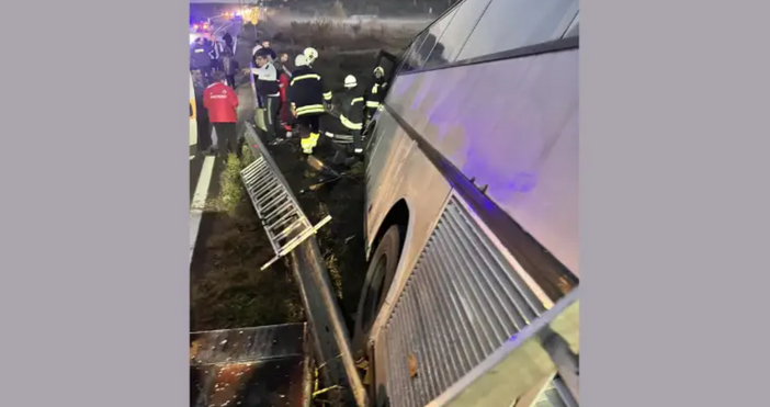 Автобус превозващ 14 работници на мини Марица Изток надвисна над