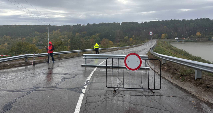 Частичното бедствено положение въведено в селата Николово и Мартен заради