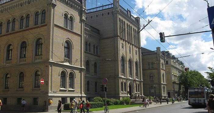 Хиляди хора излязоха днес да протестират в Рига срещу потенциално