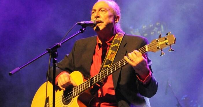 Кѝрил Кѝрилов Ма̀ричков е български певец  музикант и композитор най известен с работата си в рок групите Щурците Бъндараците