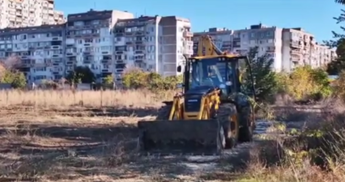 Разчистват терена на бившия Петър Караминчев за ритейл паркТеренът на