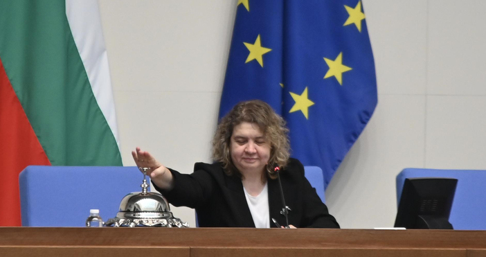 Председателят на Народното събрание Наталия Киселова се оттегли от поста.